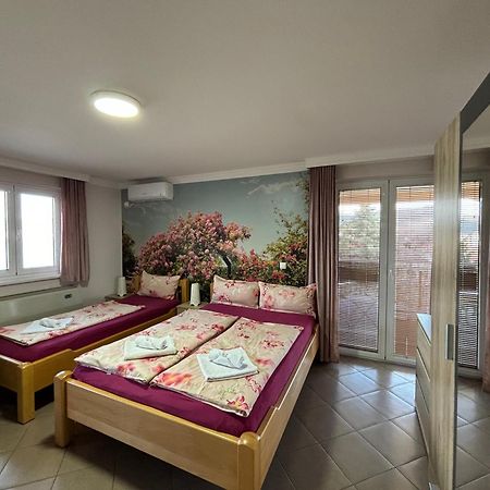 Apartmani "Marija" Galambóc Kültér fotó